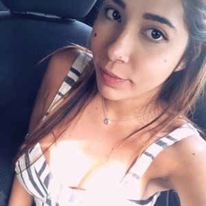 Meet your Posher, Nnoelia